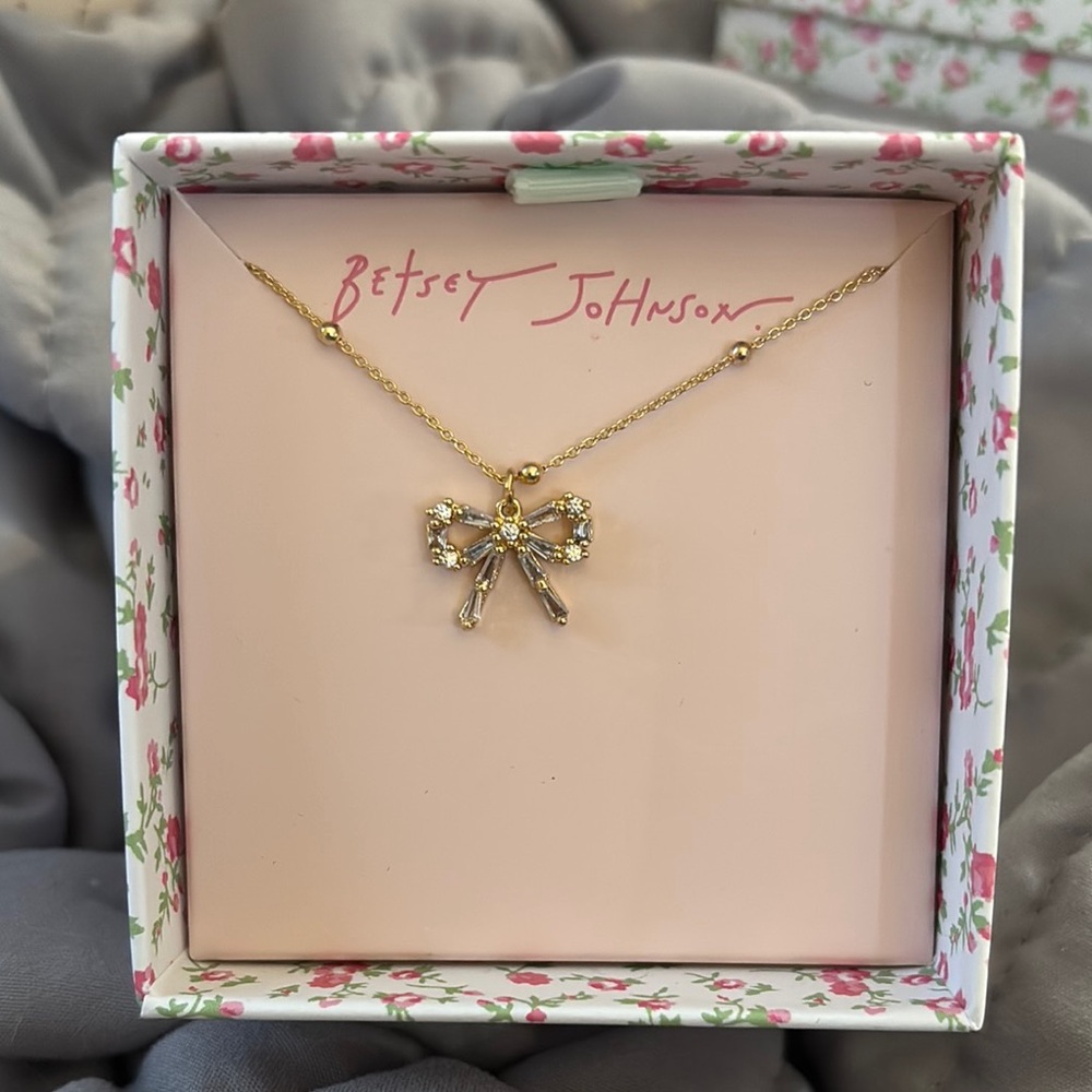 Betsey Johnson Gold Bow Pendant Necklace NWT